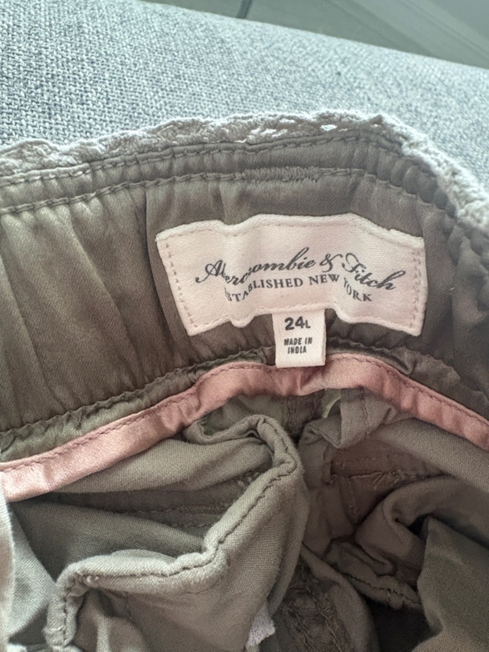Abercrombie & Fitch Light Gray Camo Cargo Shorts 24 Tall - Picture 2 of 3